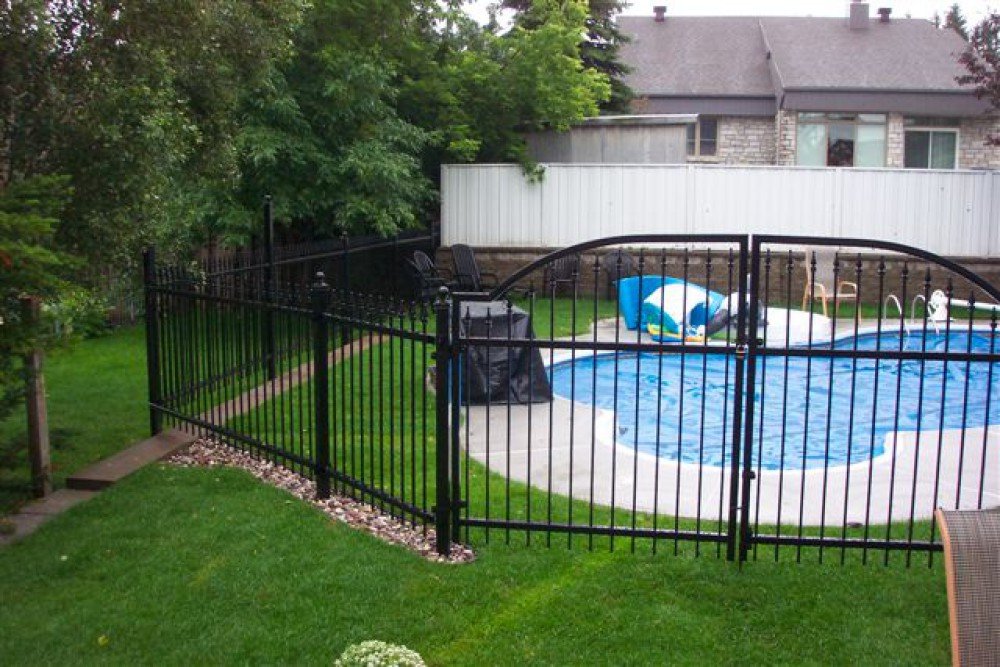 10 idées de clôtures de piscine 